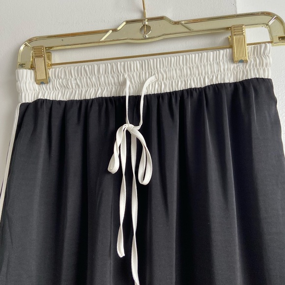 Forever 21 Casual Skirt - Picture 2 of 4